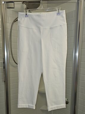 Women with Control Prime Stretch Denim Petite Crop Cuffed Jeans In White. NWOT.
